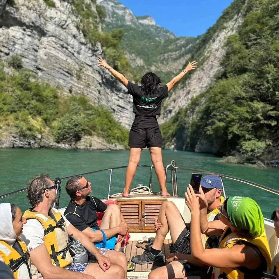 5 Stinet Villa Koman Albania